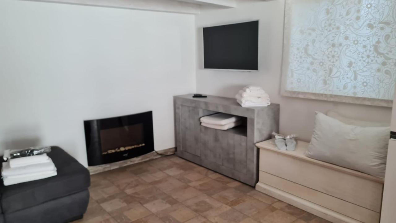 Dependance Oscar Apartment Carrozziere Fonte Ciane Exterior photo
